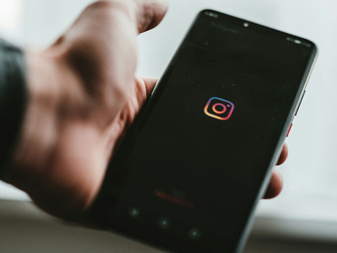 Instagram Black Screen