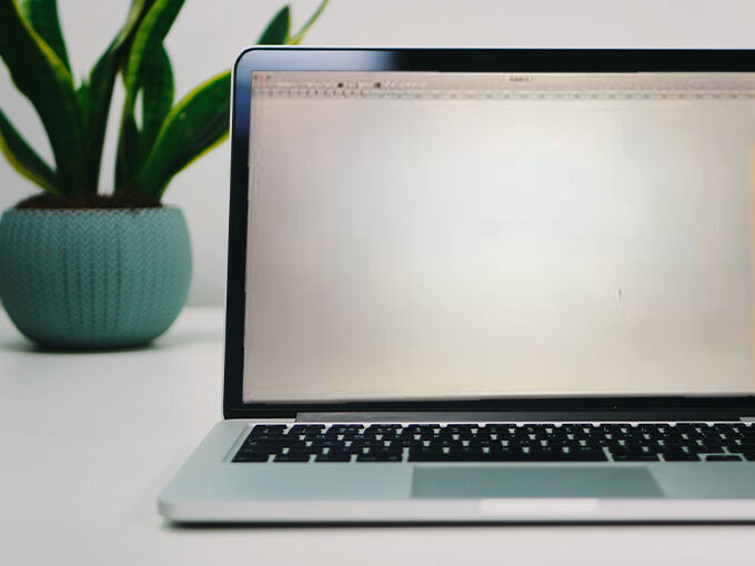 MacBook Orange Screen